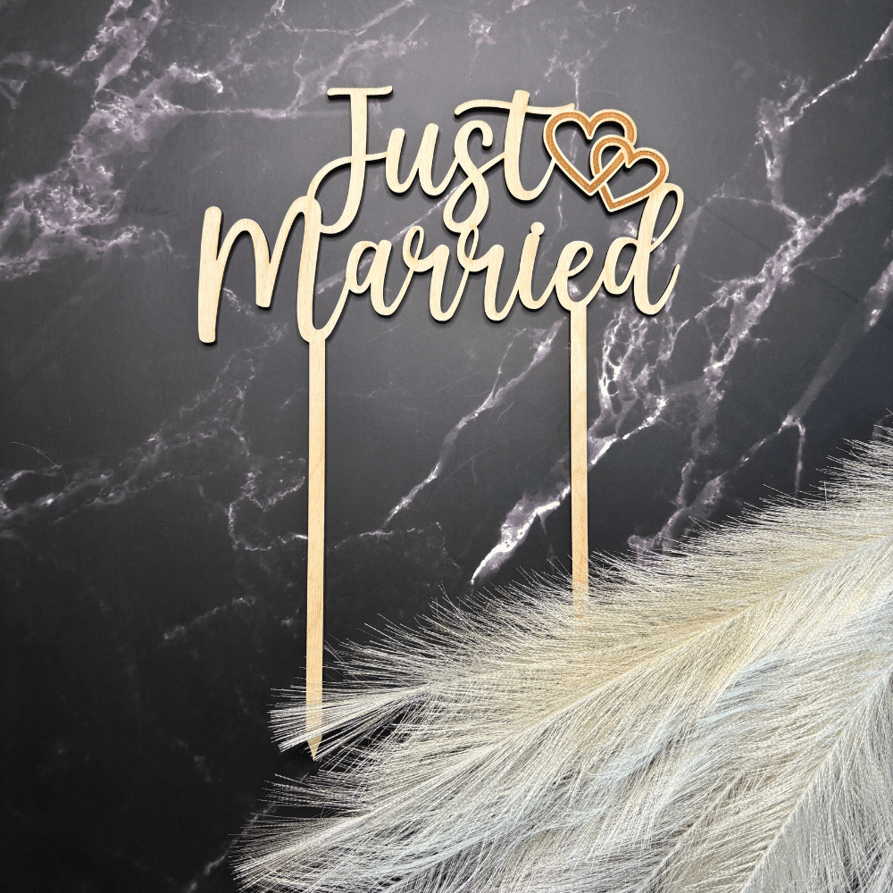Caketopper Just Married aus Naturholz – Hochzeitsdeko Caketopper „Just Married“ aus Holz – elegante Hochzeitstortendekoration