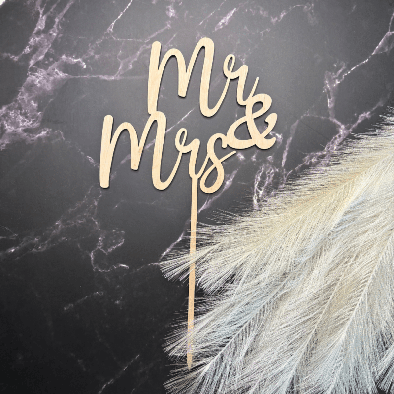 Caketopper „Mr & Mrs“ aus Holz – stilvolle Hochzeitstortendeko