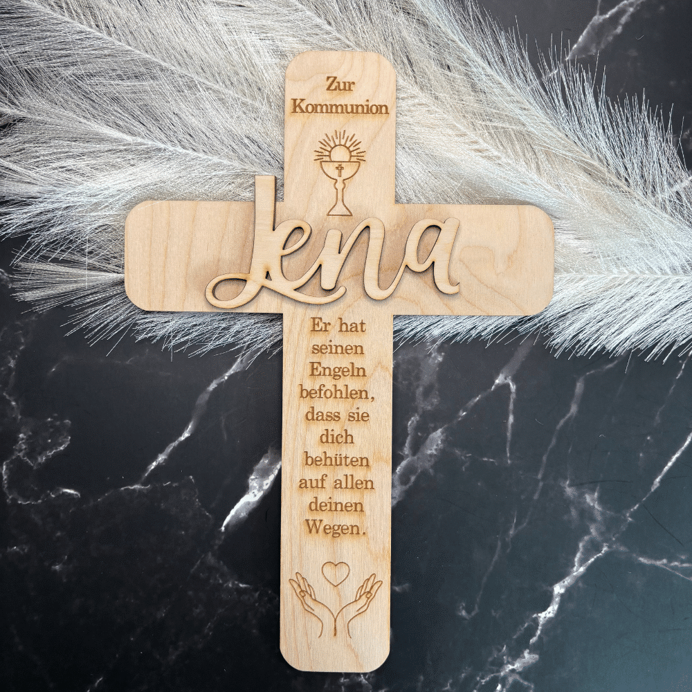 Kommunionskreuz aus Holz – personalisiert mit Kelch Holzkreuz mit Wunschname und Kelch-Motiv zur Kommunion