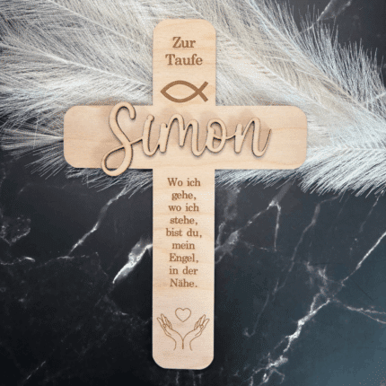 Holzkreuz zur Taufe mit Wunschname und Fisch-Motiv