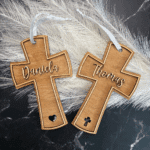 Holz-Kreuz mit Namen und Motiv Kreuz oder Herz