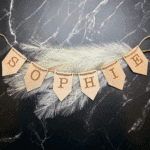 Personalisierte Namensgirlande aus Holz mit Lasergravur