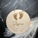 Geburtsschild aus Holz mit personalisierter Lasergravur