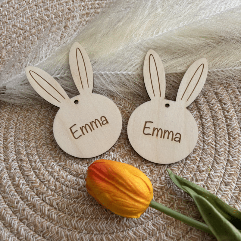 Personalisierter Osterhasen Anhänger aus Holz mit Name
